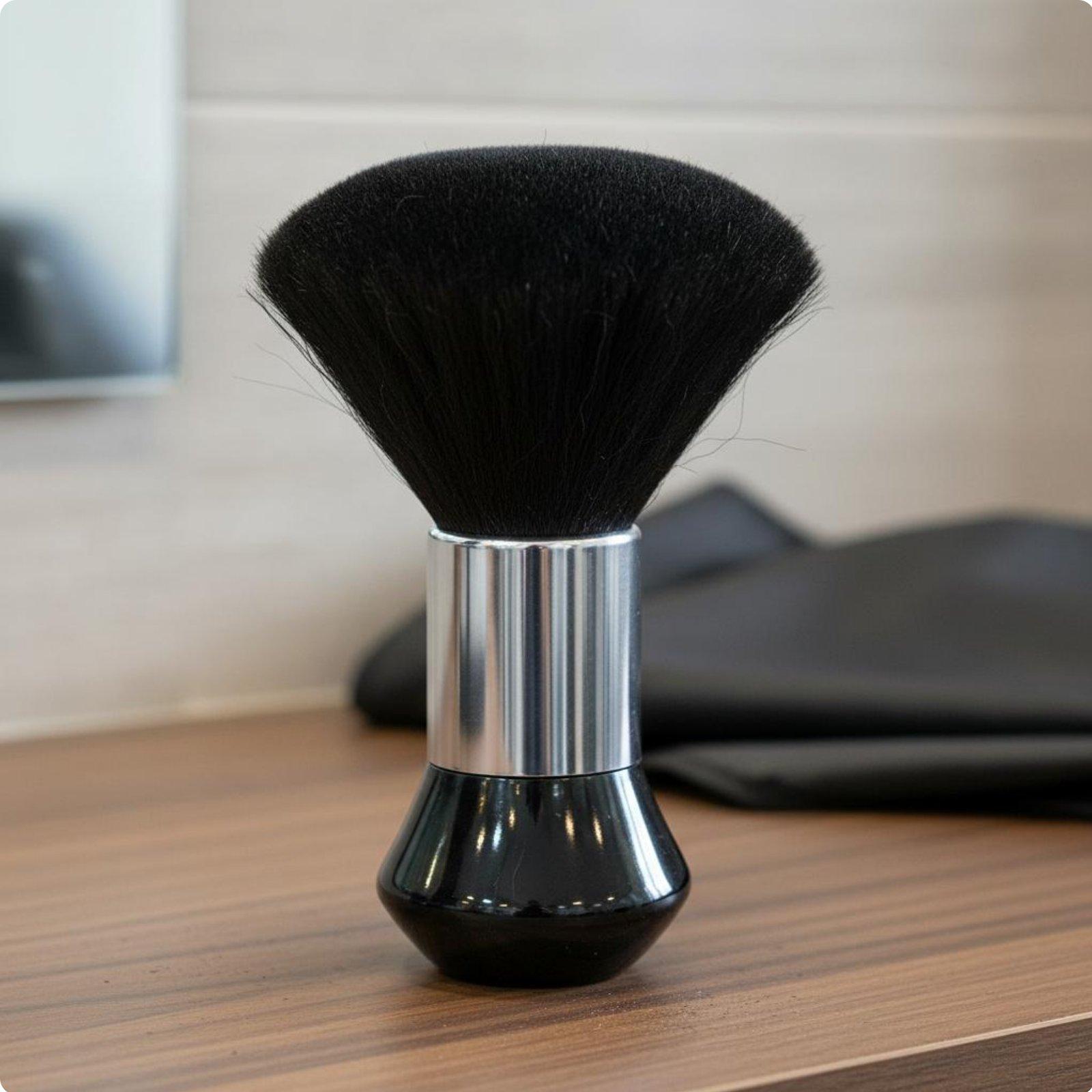 فرشاة احترافية لقص الشعر وعباء - مراجعة Home Barbershop وسعره
